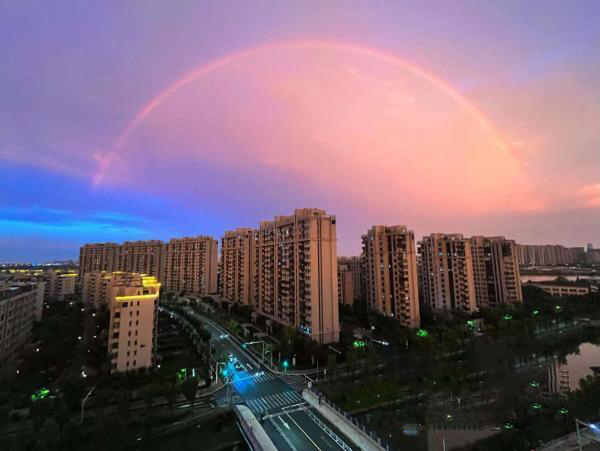 Romantic! Rainbows and flaming clouds appear together
