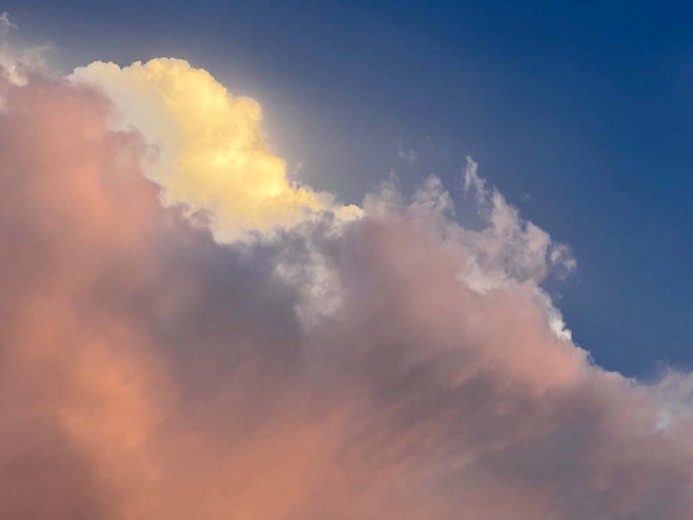Look! Colorful clouds appear in the Ningbo sky