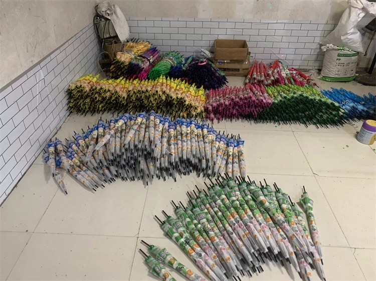 Boss Lee's Visit to the Umbrella Factory