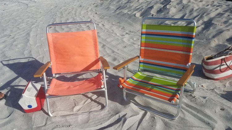 Tips for Buying Beach Chairs, Enjoy the Kiss of the Sea Breeze!